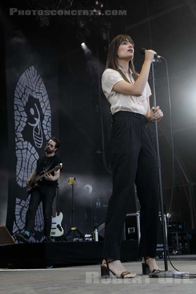 CLARA LUCIANI - 2019-07-06 - HEROUVILLE SAINT CLAIR - Chateau de Beauregard - Scene John - 